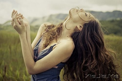 201211192 (2) 一个人的生活,一个人的坚强 (4)